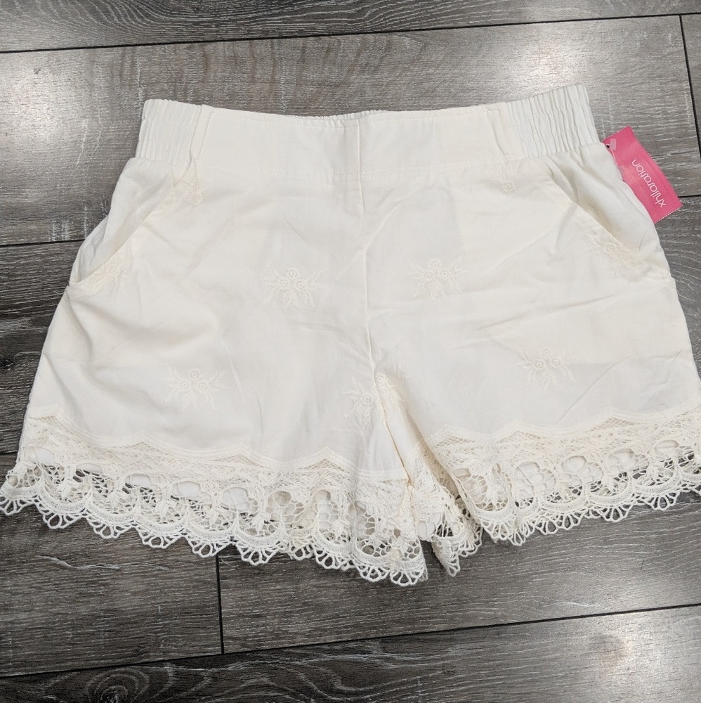 Xhilaration ivory lace trim shorts NWT